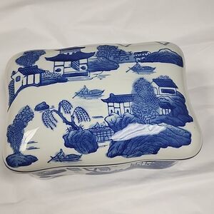 Chinoiserie Vintage Lidded Box with Traditional Chinese Water Landscape